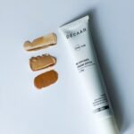 DÉCAAR Apsaugantis ir drėkinantis BB kremas SPF50 (Tan), 100 ml - Image 2